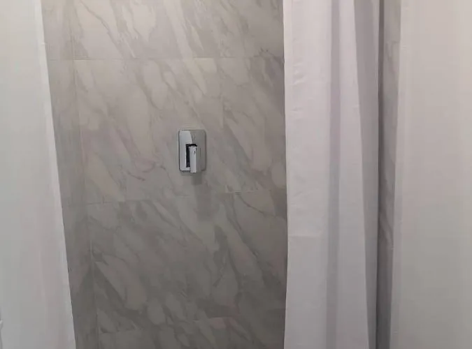 Pensión Private With Terrace And Sofa In Polanco